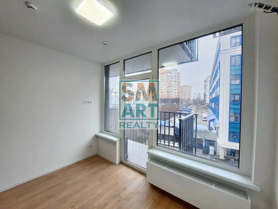 У Києві здають в оренду однокімнатну квартиру за мільйон: навіть меблів немає (фото)